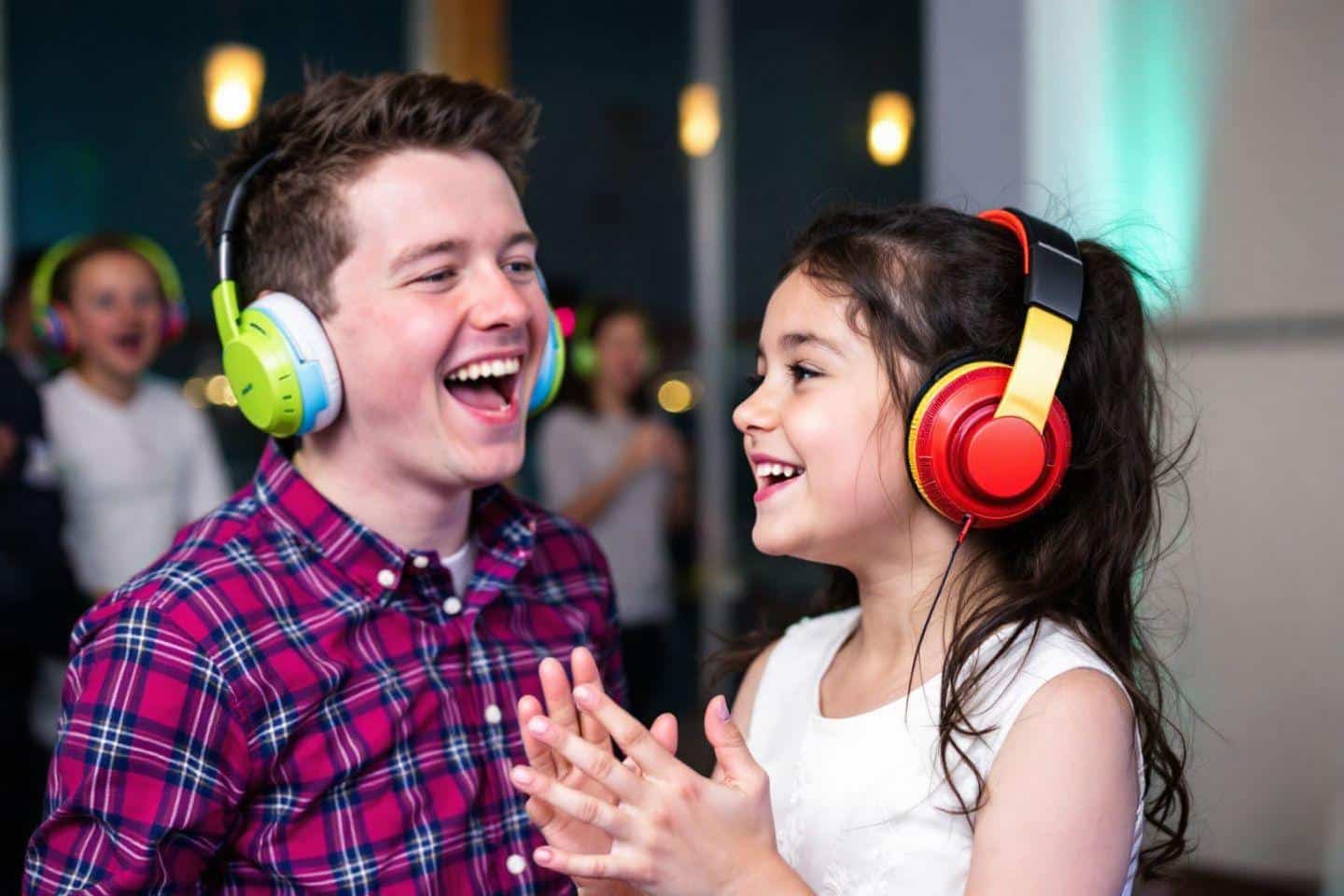 Casque anti bruit enfant : Pourquoi tous les parents en achètent pour les mariages et concerts ?